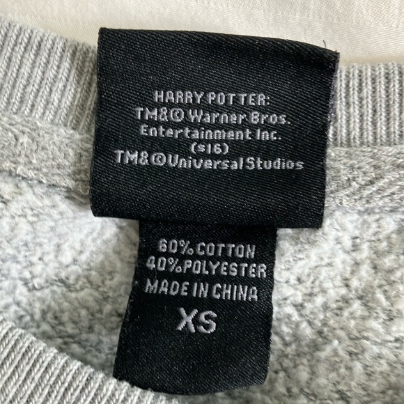Griffindor Harry Potter sweatshirt charcoal Heather Gray sweater - Picture 4 of 16